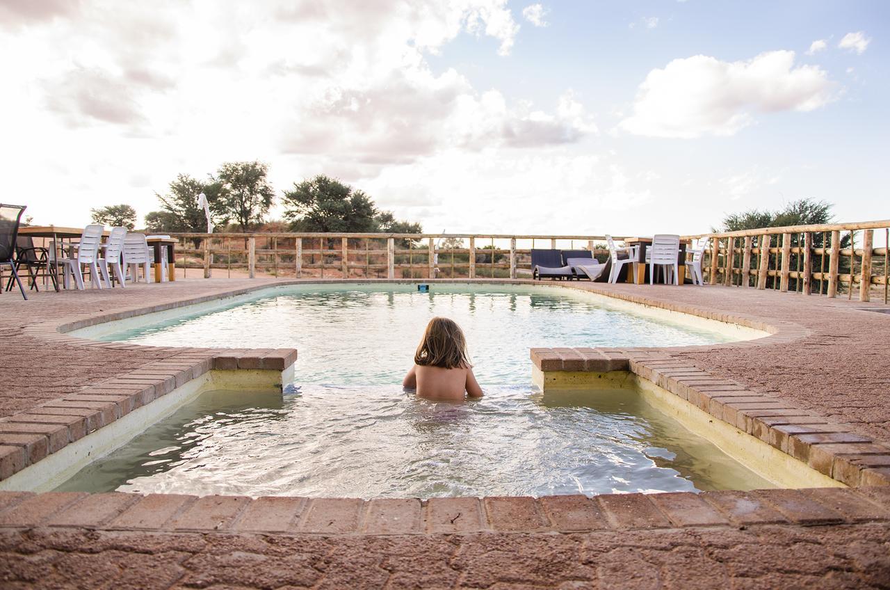 Kgalagadi Lodge Askham Exteriör bild