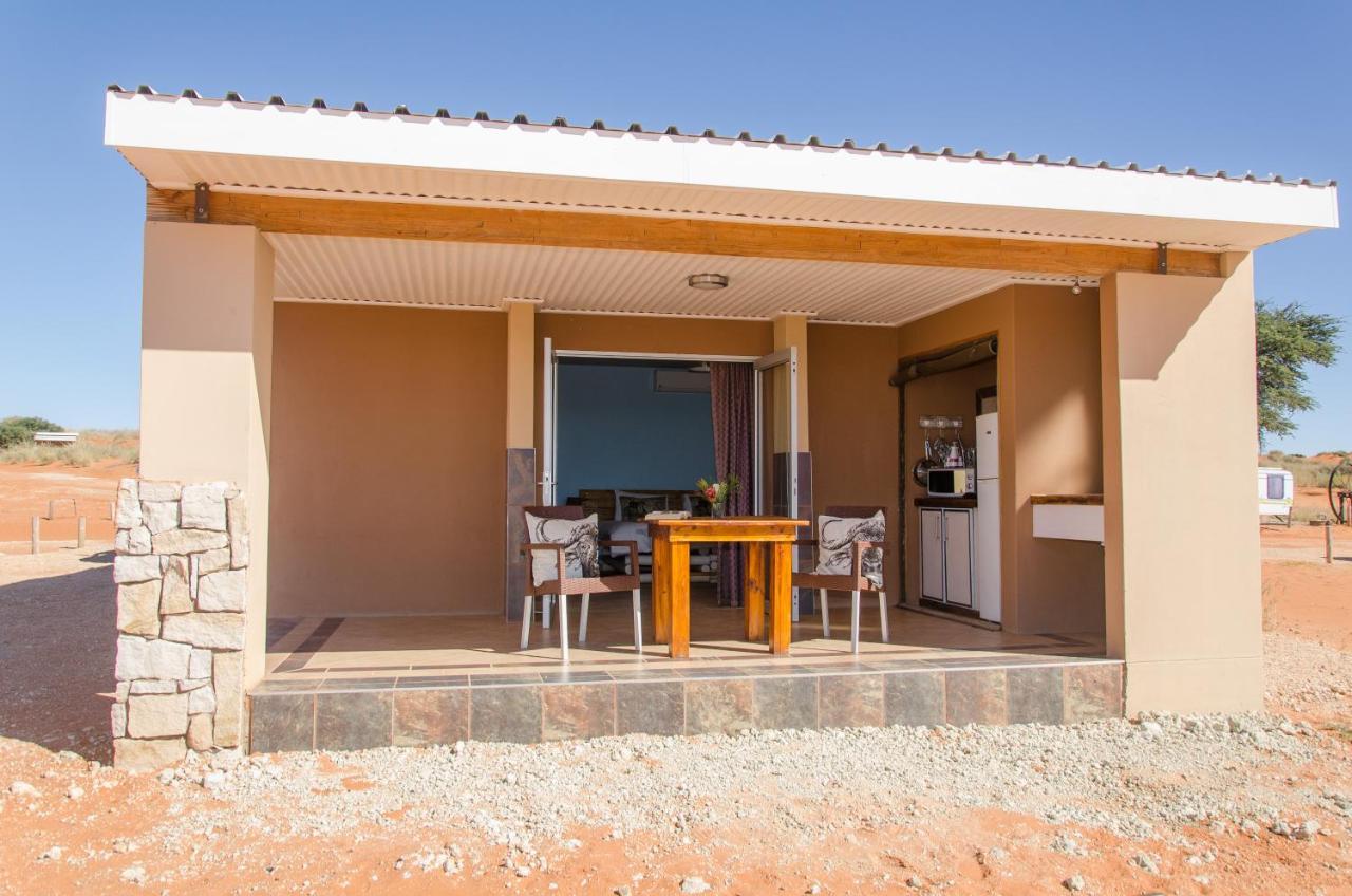 Kgalagadi Lodge Askham Exteriör bild