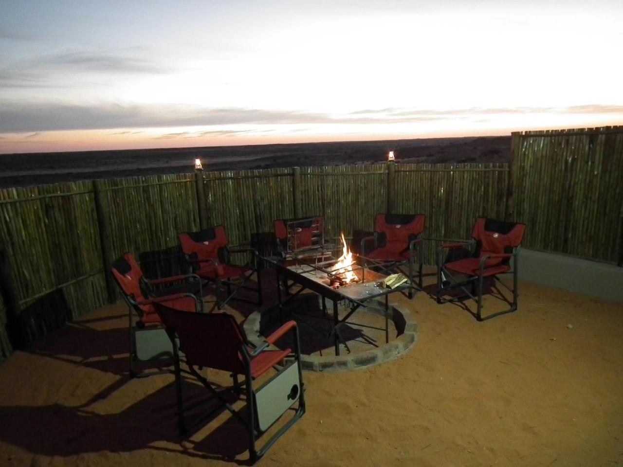 Kgalagadi Lodge Askham Exteriör bild